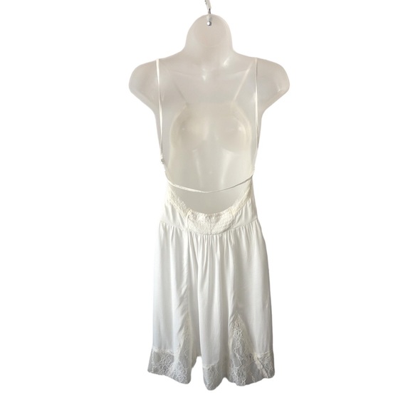 Women's Intimately Free People White Textured Fabric Lacy Mini Dress. Size XS - Picture 2 of 16
